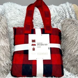 Martha Stewart collection buffalo check Queen/full 4-pc quilt bag set.